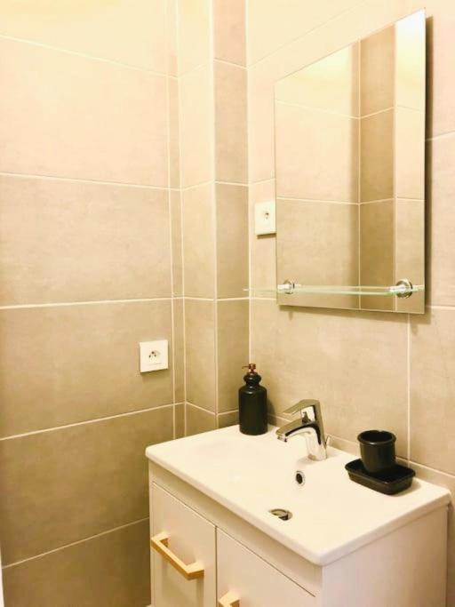 Rm-1 - Appartement F2 Au 1Er Etage Pour 1-3 Pers مُلووز المظهر الخارجي الصورة